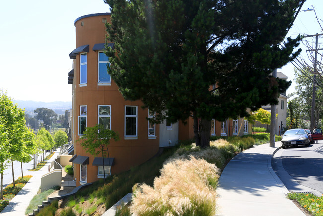 Building Photo - Grand Oak Apartments