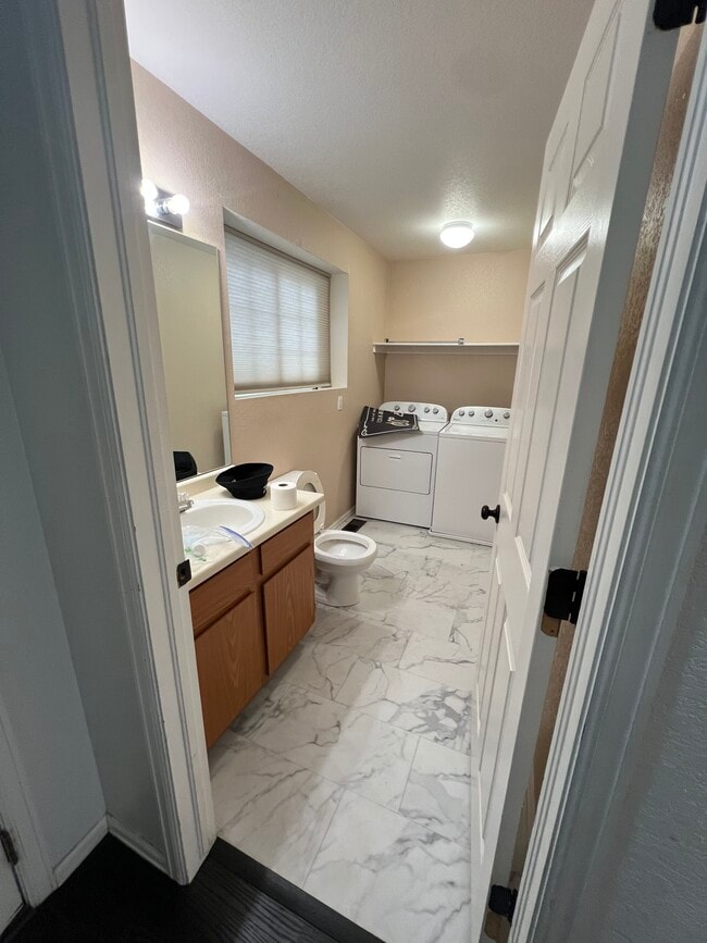 Building Photo - 1243 S Zeno Way
