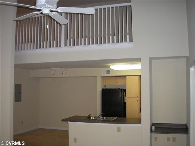 Building Photo - Fabulous 2 bedroom condo with loft and gar...