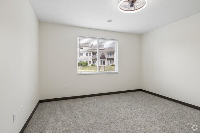 2BR, 2BA - 1,400SF - Primary Bedroom - Manor Heights Townhomes