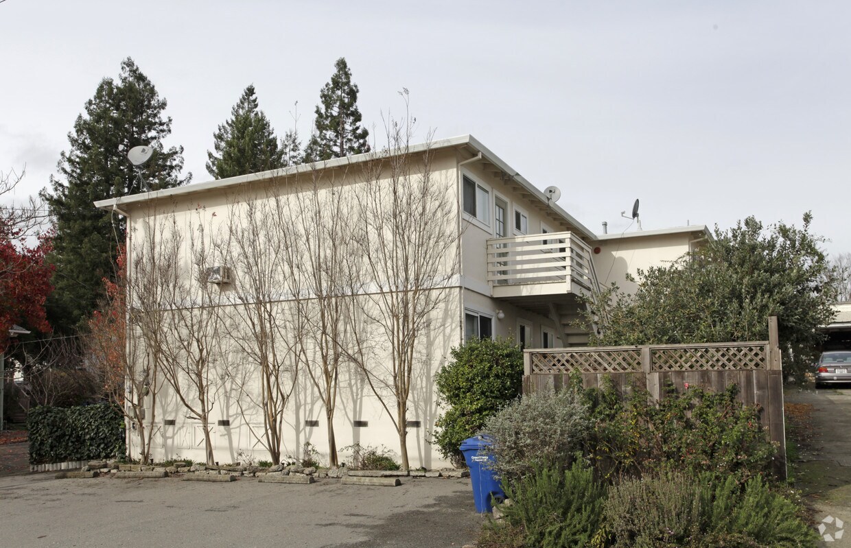 Foto del edificio - 300-302 304 Walnut St