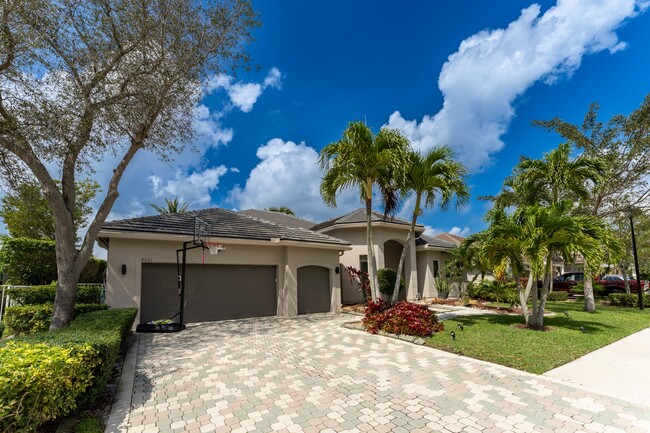 Building Photo - 4021 E Lake Estates Dr