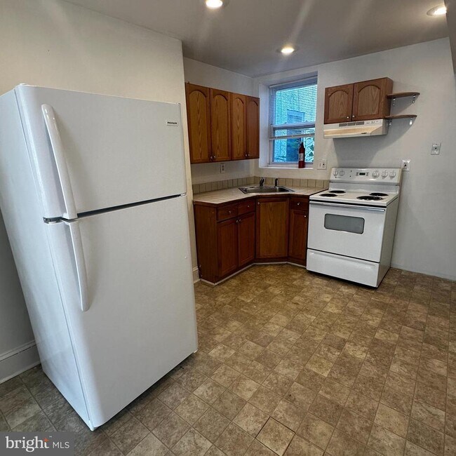 Building Photo - 1709 Christian St