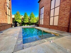 Building Photo - 333 E Boyd Dr