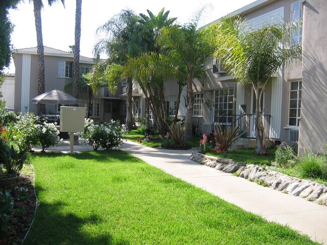 Foto del edificio - 1427 N Hayworth Ave