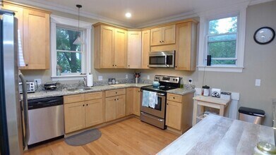 Building Photo - 10 Savin Hill Ave