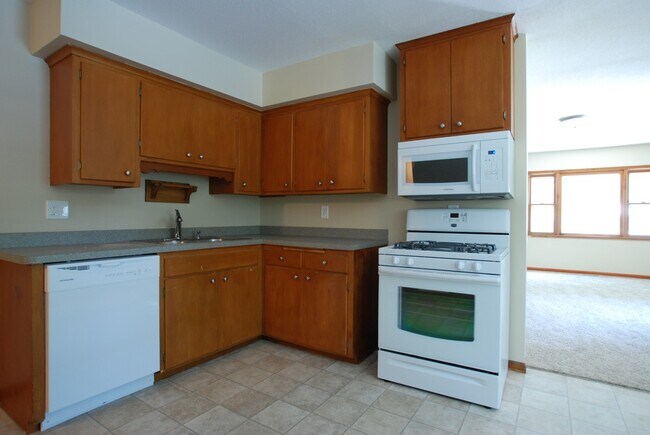 Building Photo - 5071 Sunnyside Rd