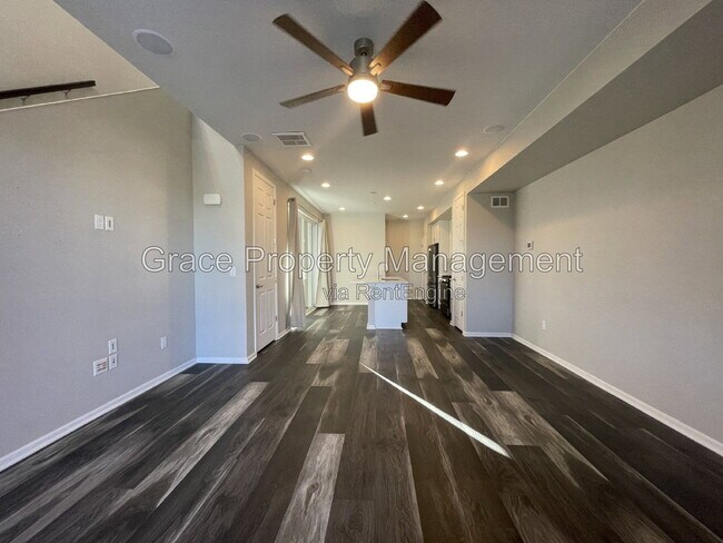 Foto del edificio - 9661 Truckee St