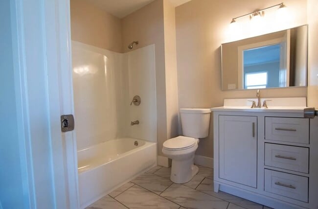 Photo - Downtown/Single family/$500 Move-In Special!! House