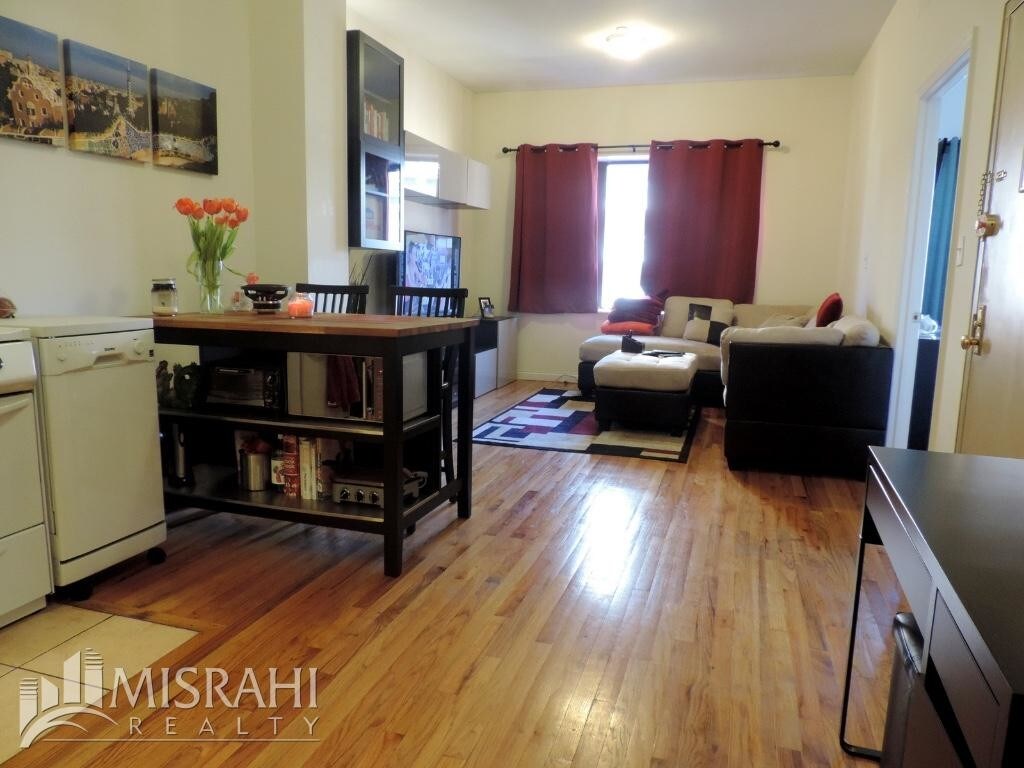 Foto principal - 52 W 14th St