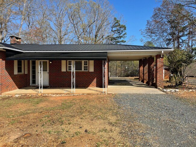 Foto del edificio - 3 BED, 1 BATH HOME LOCATED IN ASHEBORO!