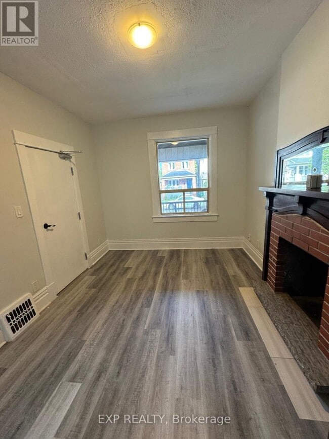 Building Photo - 422 Clendenan Ave