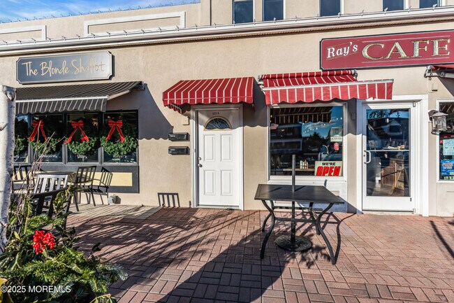 Foto del edificio - 525 Washington Blvd