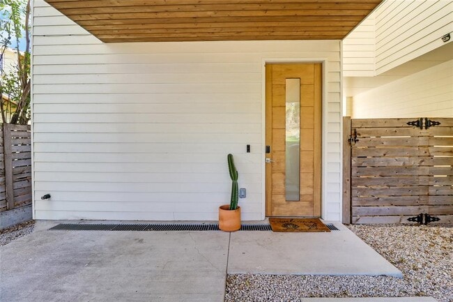 Building Photo - 2709 E 14th St