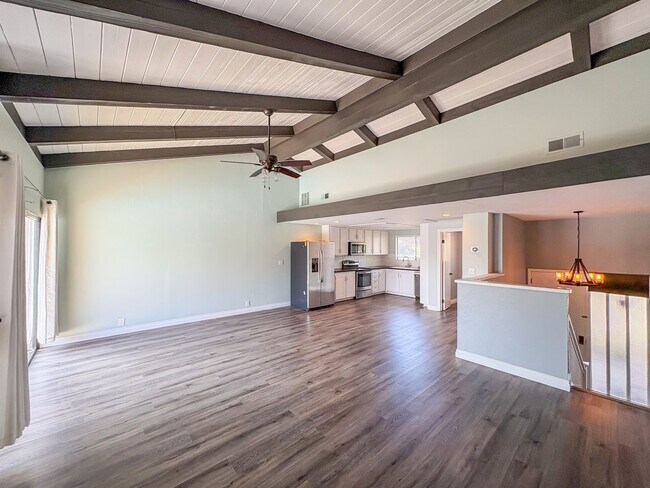 Foto del edificio - Great 1B/1.5BA + Den in Carlsbad!