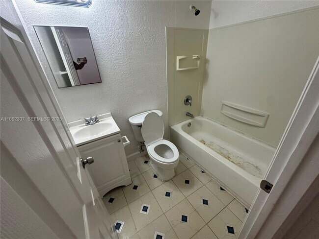 Foto del edificio - 300 SW 4th Ct