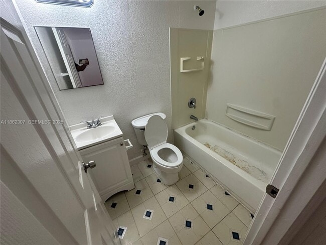 Building Photo - 300 SW 4th Ct