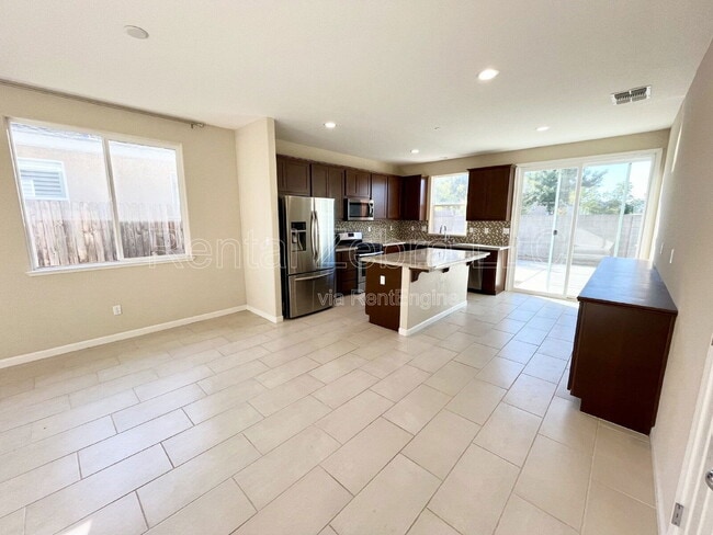 Building Photo - 482 Glendon Pl
