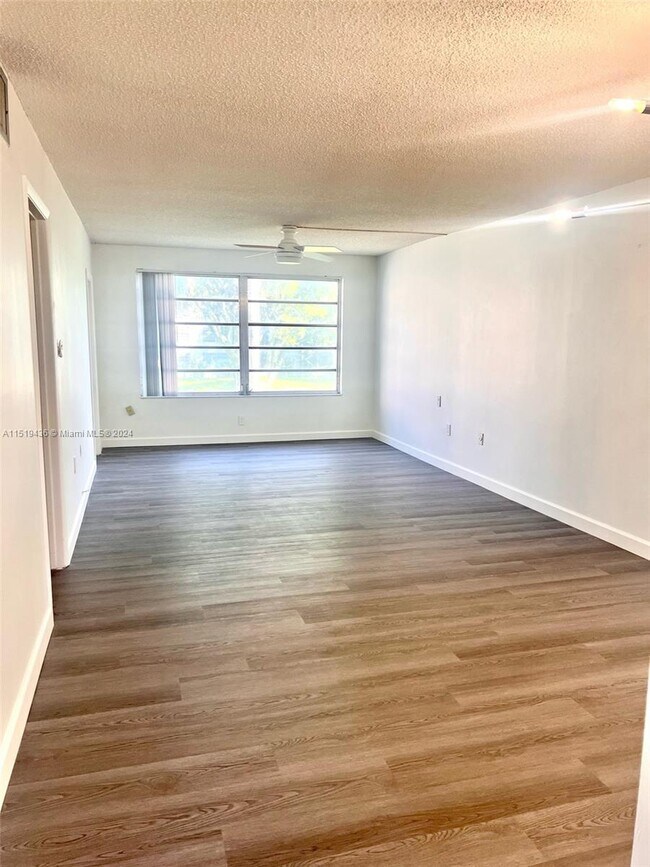 Foto del edificio - 7450 NW 17th St