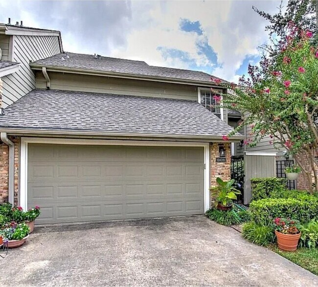 Frente de la casa - 8426 Towneship Ln