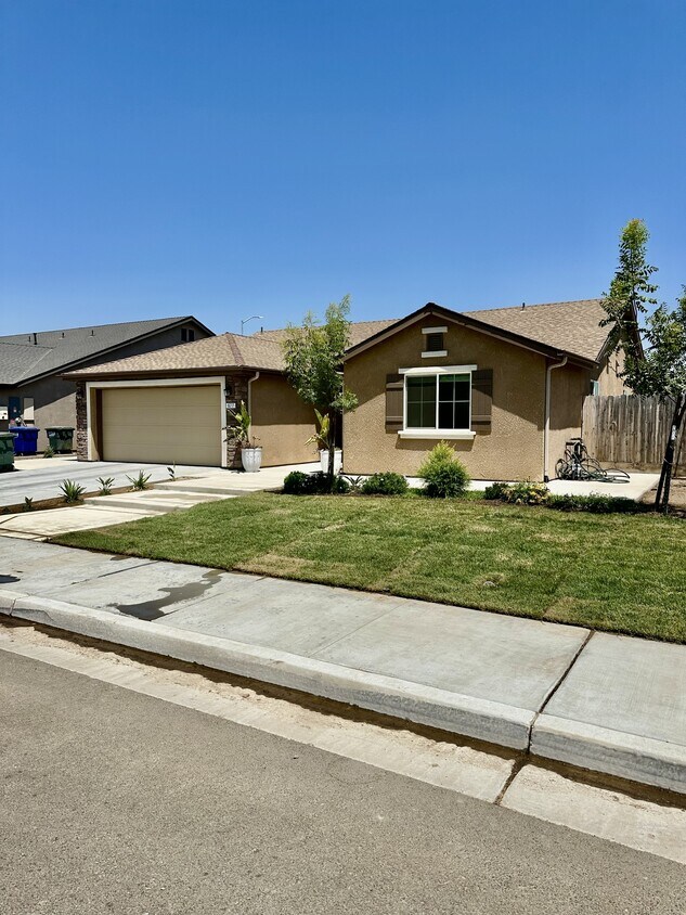 Foto principal - 677 Country Pl