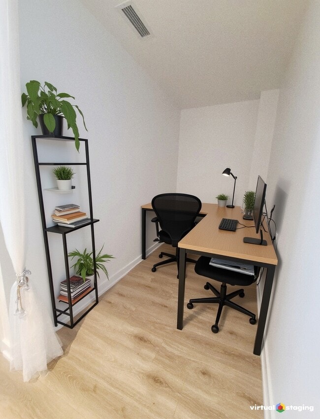 Building Photo - 161 Roehampton Av