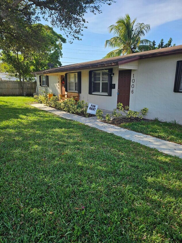Foto principal - 1022 McIntosh St