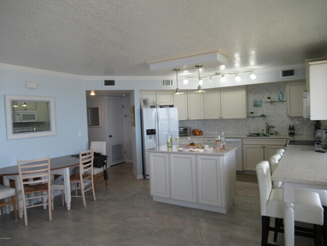 Foto del edificio - 1295 Ocean Shore Blvd