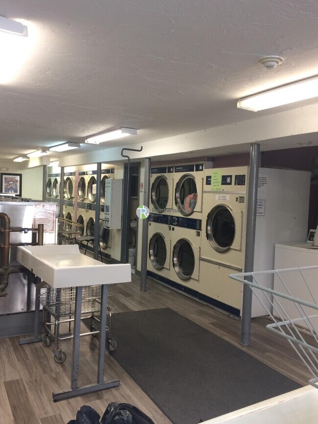 Building Photo - 887 Huntington Ave