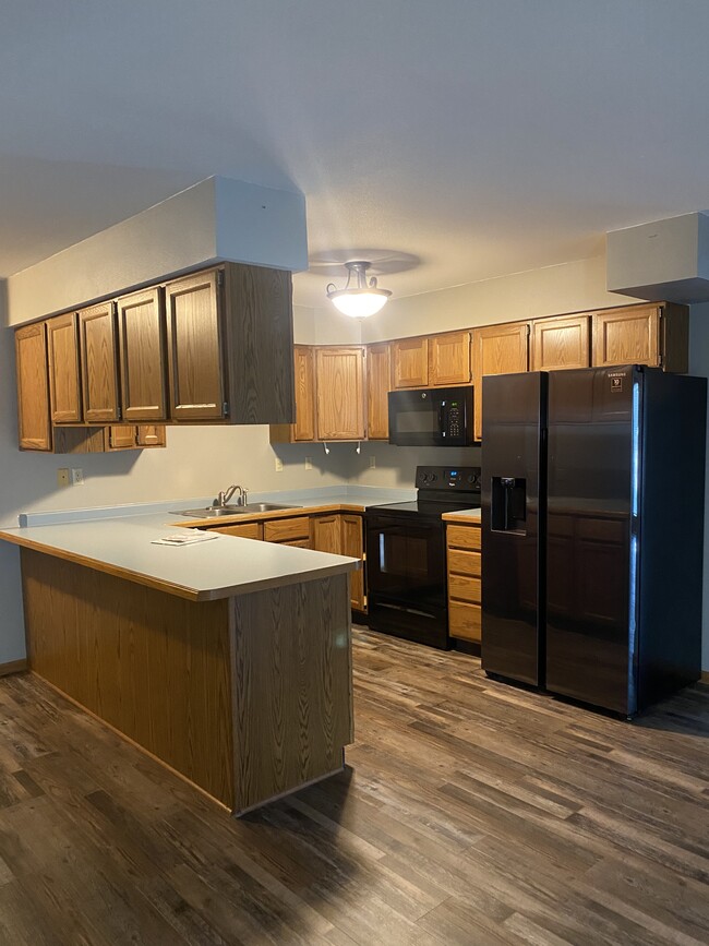 Kitchen - 1403 N Hinman Ave