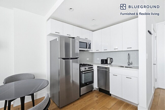 Foto del edificio - 230 E 44th St