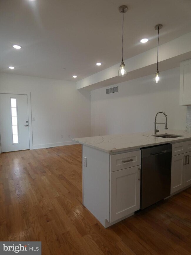 Foto del edificio - 449 W Norris St
