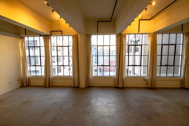 Building Photo - 746 S Los Angeles St