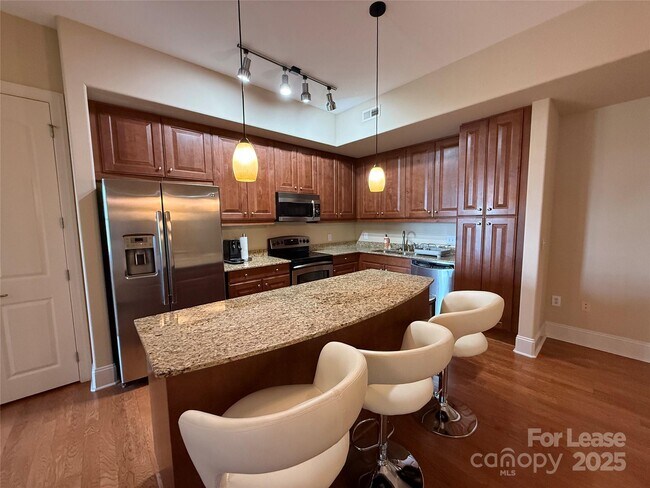 Foto del edificio - 4625 Piedmont Row Dr