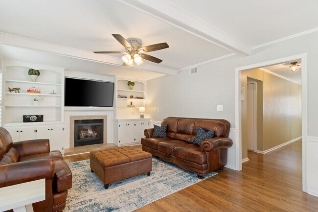 Building Photo - 4 Bedroom Single Family Home in Castleton ...