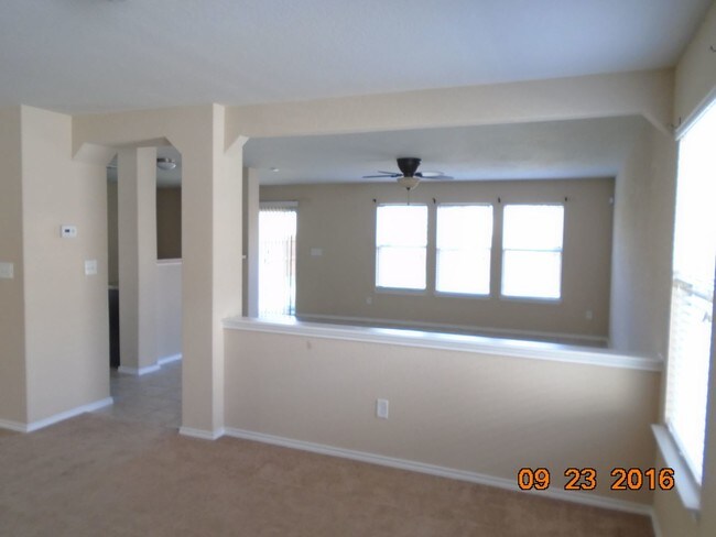 Building Photo - 427 Walnut Crest