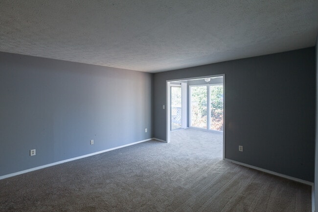 Building Photo - Beautiful condo in private community