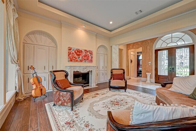 Building Photo - 16810 Southern Oaks Dr