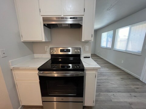Building Photo - 7330 Village Green Dr