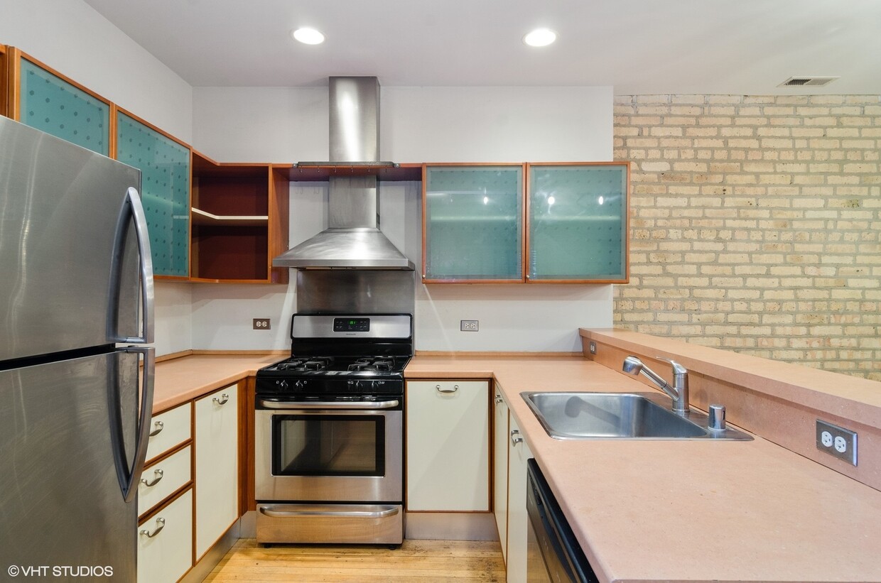 Primary Photo - 6449 N Seeley Ave