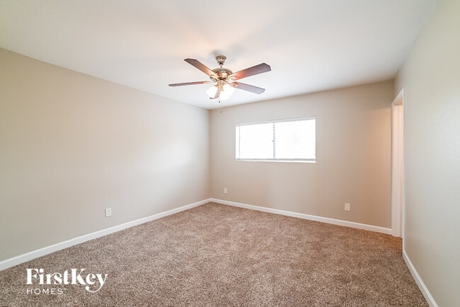 Building Photo - 3136 E Larkspur Dr