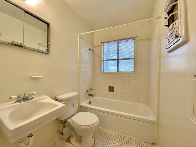 Building Photo - 6611 Presley Dr
