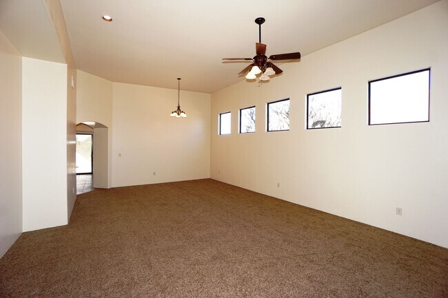 Foto del edificio - Pending/ Rented - Spacious 3BR East Tucson Home | 1,889 SQFT & 2-Car Garage