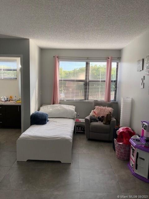 Foto del edificio - 425 W Park Dr