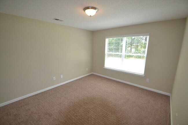 Building Photo - 157 Edison Dr