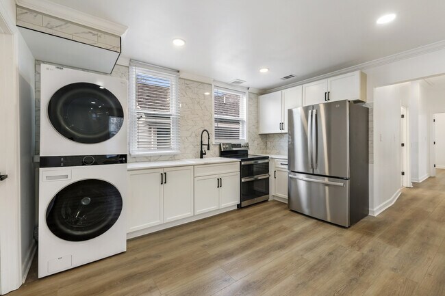 Foto del edificio - 711 W 44th St