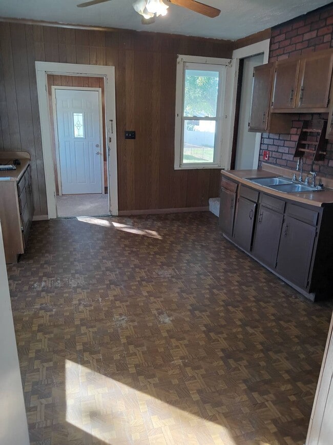 Building Photo - 935 7th St SW