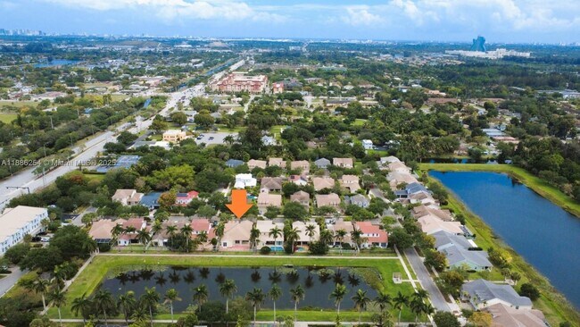Foto del edificio - 4713 Village Way