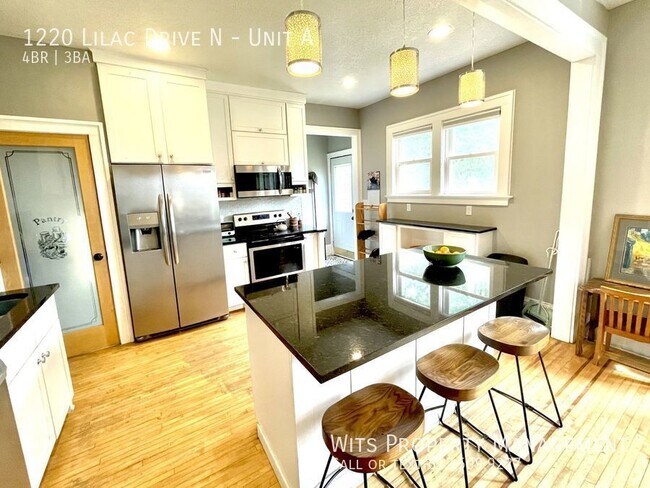 Building Photo - Cozy 4 Bed 2.5 Bath in Golden Valley--6 Mo...