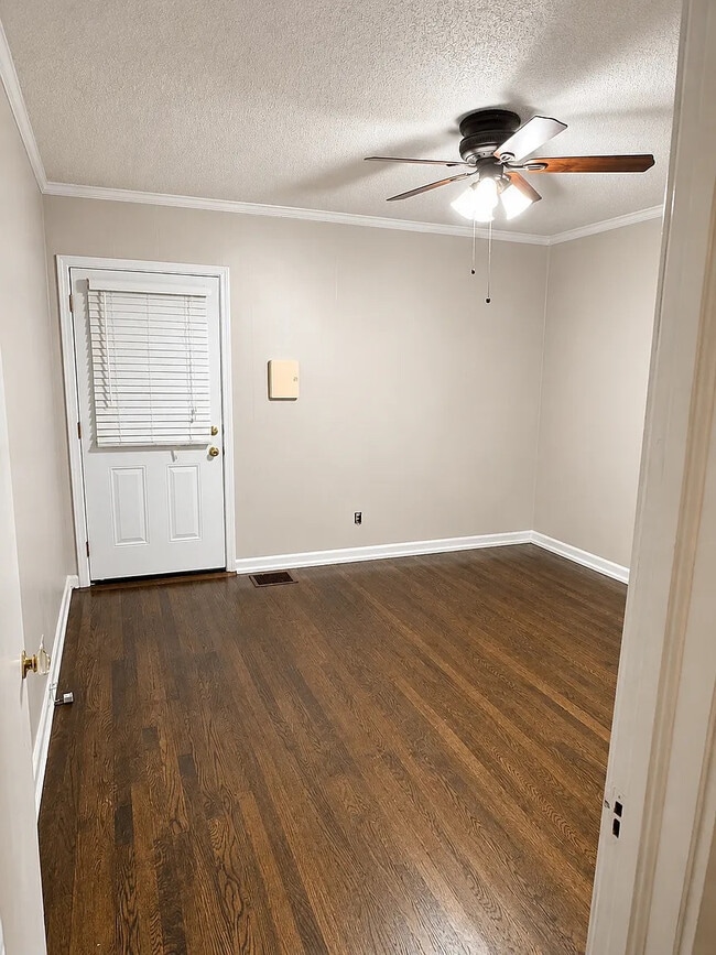 Building Photo - Room in House on Cobb St